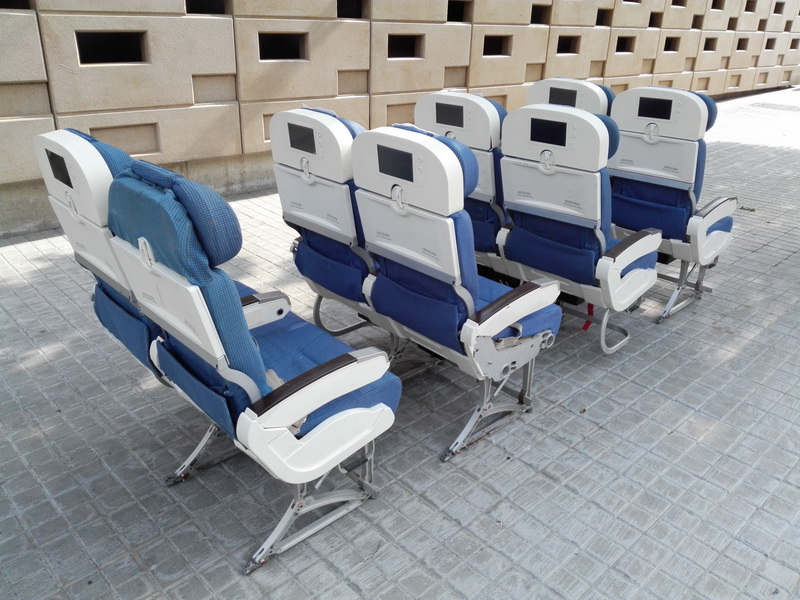 fila asientos avion reclinable piezacabezal_lateralbajo ficticio 50-115x105x55 _75eu._ 4parejas